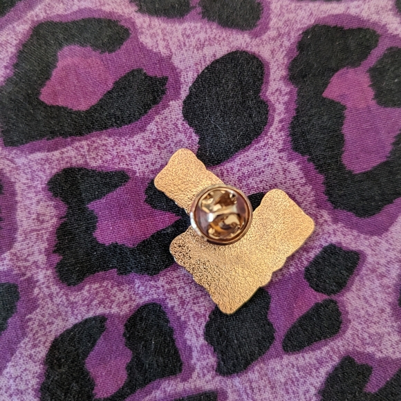 Me? Sarcastic? Never - Enamel Pin - Picture 4 of 8